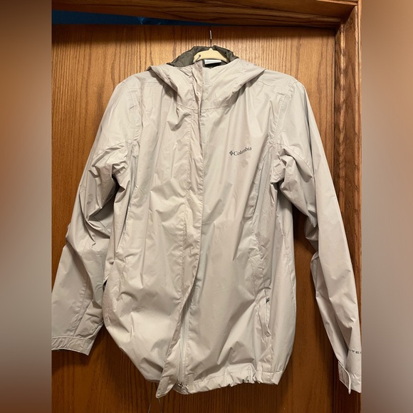 Women’s Columbia waterproof jacket- size Large. - Picture 2 of 4